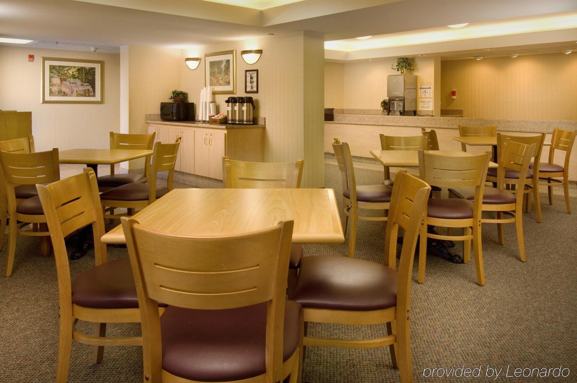 Pear Tree Inn Kansas City Overland Park Силвър Спринг Ресторант снимка